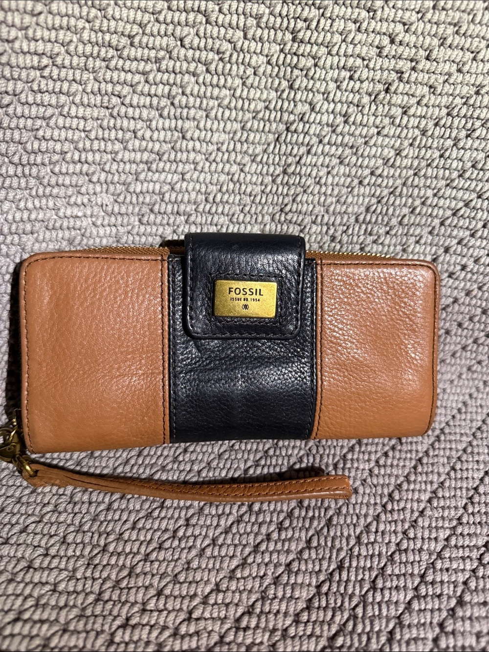 Fossil Two-Tone Leather Wristlet in Tan and Black with Gold Plate